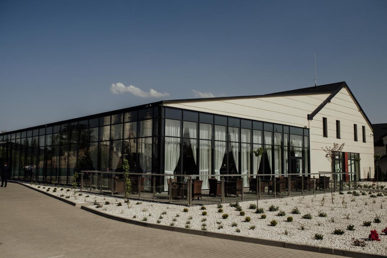 Centrum Bankietowo - Hotelowe "Perla" Lezajsk Exterior photo